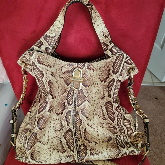 Michael Kors Handbags - VNDS Women's MK Elson Large Shoulder/Hand bag